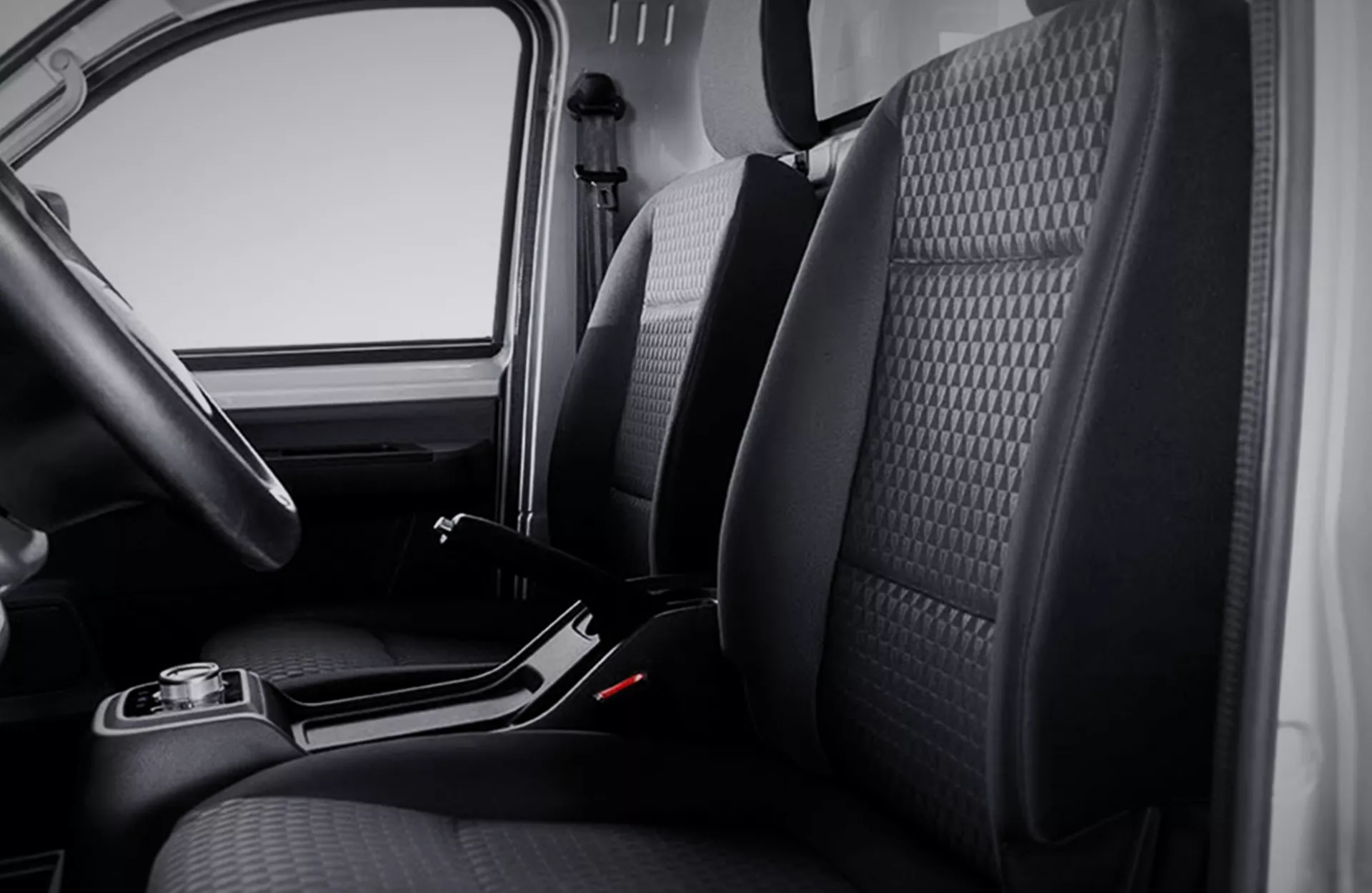 interior que muestra los asientos del modelo e-truck b20t