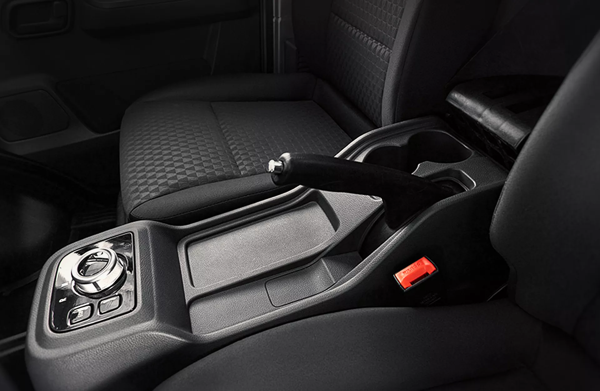 interior que muestra palanca de freno del modelo e-truck b20t